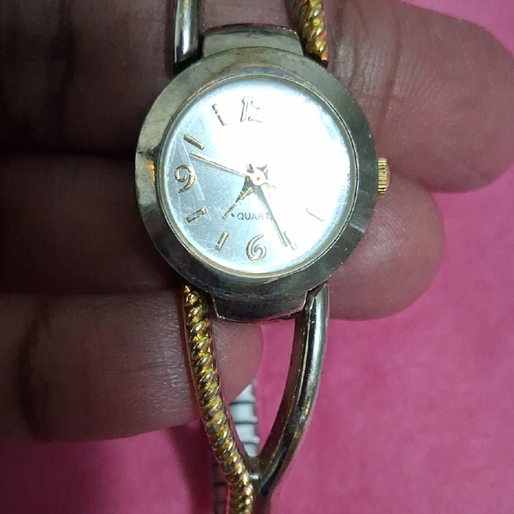 Chic Two-Tone Women's Watch - Picture 2 of 7